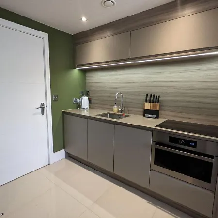 The Botanist'S Hideout - Luxury Retreat With Parking Apartment York Exterior photo