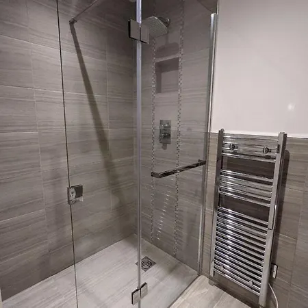 The Botanist'S Hideout - Luxury Retreat With Parking Apartment York Exterior photo