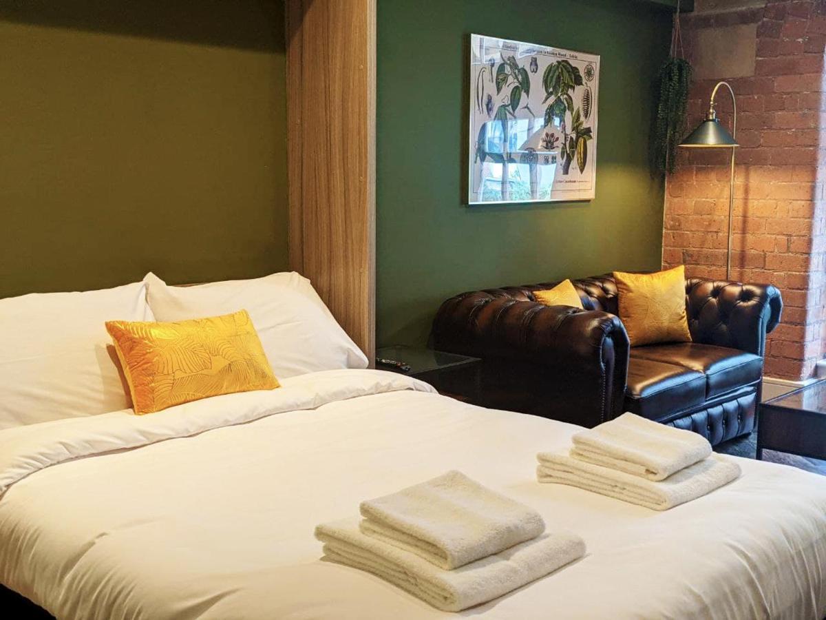 The Botanist's Hideout - Luxury Retreat With Parking Apartment *